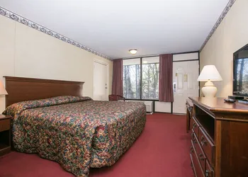 Candlewick Inn hotel thumbnail 3