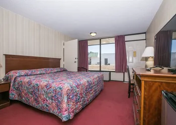 Candlewick Inn hotel thumbnail 5
