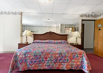 Candlewick Inn hotel thumbnail 8
