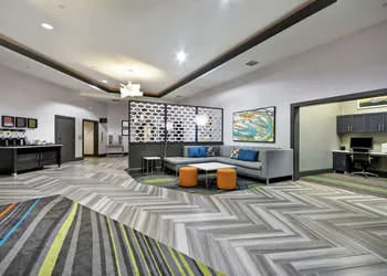 Hampton Inn & Suites Los Angeles Burbank Airport hotel thumbnail 3