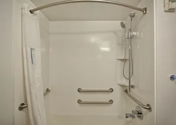 Hampton Inn & Suites Los Angeles Burbank Airport hotel thumbnail 4