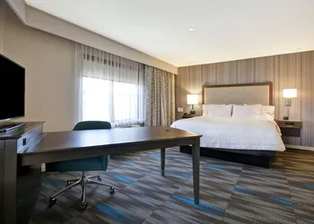 Hampton Inn & Suites Los Angeles Burbank Airport hotel thumbnail 7