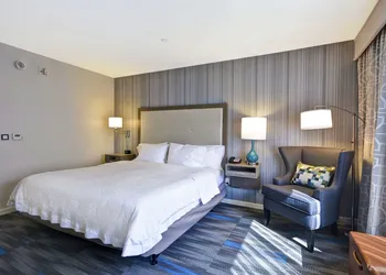Hampton Inn & Suites Los Angeles Burbank Airport hotel thumbnail 8