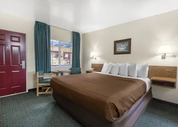 Town House Motel – Historic Old Town Eureka hotel thumbnail 5