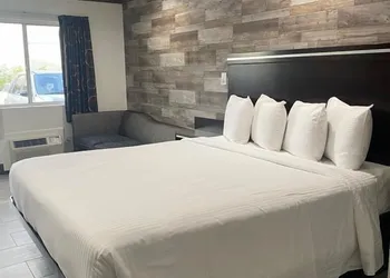 Starlight Inn Huntington Beach hotel thumbnail 2