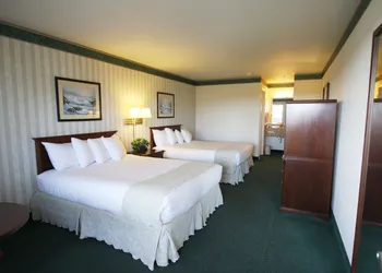 Emerald Dolphin Inn & Mini Golf hotel thumbnail 6