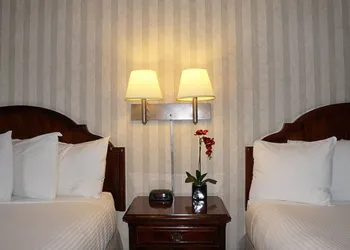 Emerald Dolphin Inn & Mini Golf hotel thumbnail 7