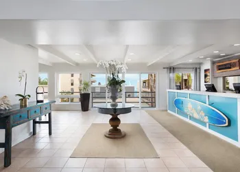 Pacific Edge Hotel hotel thumbnail 4