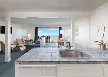 Pacific Edge Hotel hotel thumbnail 7