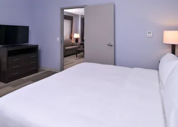 Holiday Inn Express & Suites Loma Linda- San Bernardino S by IHG hotel thumbnail 2