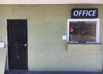 Town House Motel hotel thumbnail 2