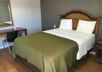 Town House Motel hotel thumbnail 3