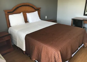 Town House Motel hotel thumbnail 8