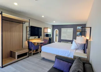 Luxury Inn hotel thumbnail 5