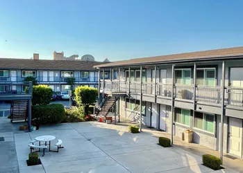 Luxury Inn hotel thumbnail 6