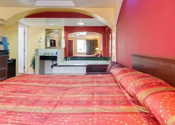 Sky Palm Motel hotel thumbnail 2