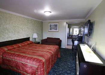 Sky Palm Motel hotel thumbnail 3