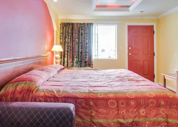 Sky Palm Motel hotel thumbnail 6