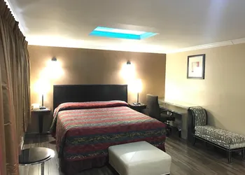 Sky Palm Motel hotel thumbnail 8