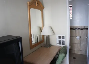 Budget Inn hotel thumbnail 2