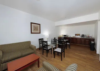 America Inn & Suites hotel thumbnail 3