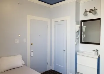 Twin Peaks Hotel hotel thumbnail 4