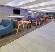 La Quinta Inn & Suites by Wyndham Orange County Airport hotel detail image 3