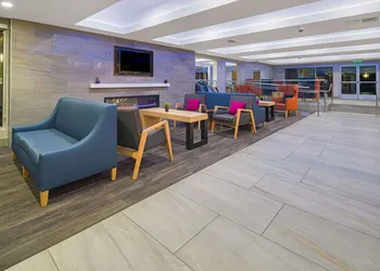 La Quinta Inn & Suites by Wyndham Orange County Airport hotel thumbnail 3