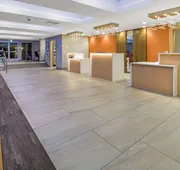 La Quinta Inn & Suites by Wyndham Orange County Airport hotel detail image 4