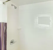 La Quinta Inn & Suites by Wyndham Orange County Airport hotel detail image 7