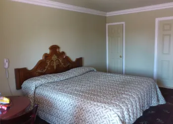 Santa Ana Travel Inn hotel thumbnail 4