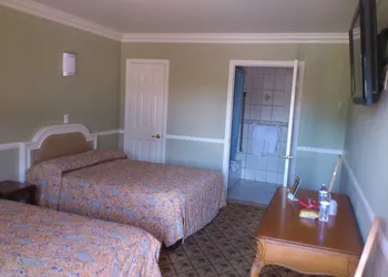 Santa Ana Travel Inn hotel thumbnail 5