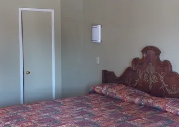 Santa Ana Travel Inn hotel thumbnail 8