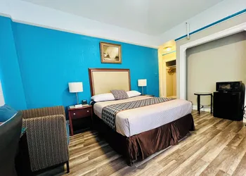 Admiral Hotel hotel thumbnail 8