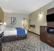 Comfort Inn & Suites Orange County John Wayne Airport hotel detail image 4