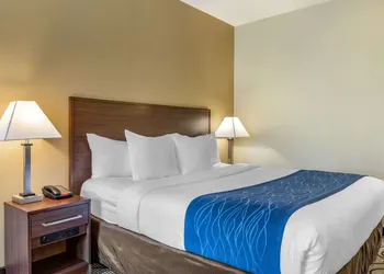 Comfort Inn & Suites Orange County John Wayne Airport hotel thumbnail 5