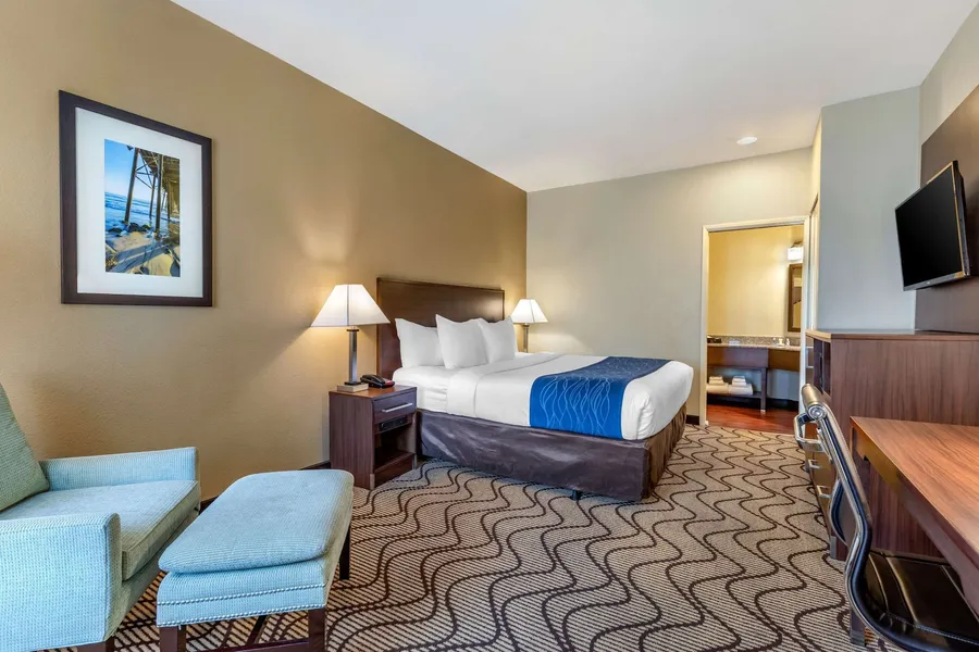 Comfort Inn & Suites Orange County John Wayne Airport hotel detail image 6
