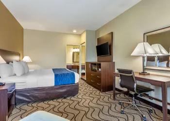 Comfort Inn & Suites Orange County John Wayne Airport hotel thumbnail 7