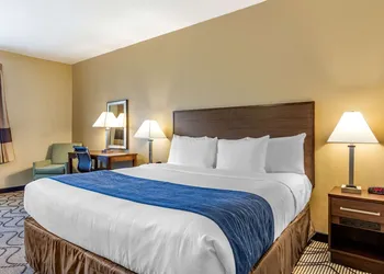 Comfort Inn & Suites Orange County John Wayne Airport hotel thumbnail 8