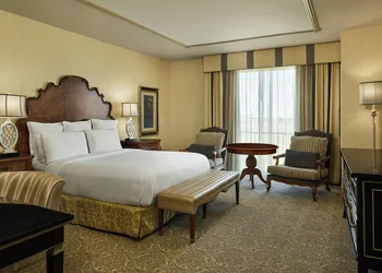 Woolley’s Classic Suites hotel thumbnail 3