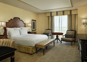Woolley’s Classic Suites hotel thumbnail 3
