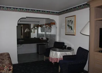 Best Whittier Inn hotel thumbnail 3