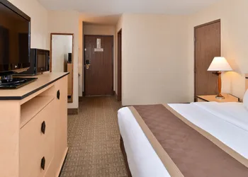SYLO Hotel Denver Airport, a Ramada by Wyndham hotel thumbnail 3