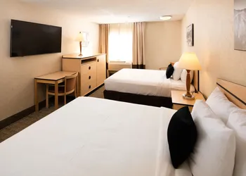 SYLO Hotel Denver Airport, a Ramada by Wyndham hotel thumbnail 5