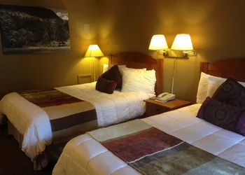Silver Moon Inn hotel thumbnail 3
