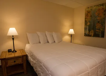 Silver Moon Inn hotel thumbnail 7