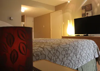 Slumber Lodge Motel hotel thumbnail 4