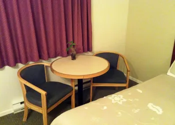 Slumber Lodge Motel hotel thumbnail 5