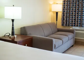 Serena Inn hotel thumbnail 3