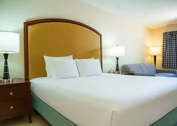 Serena Inn hotel thumbnail 6